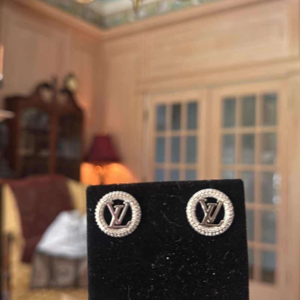 Louis Vuitton earrings  Silver tone  Earrings with Crystal Border - Picture 2 of 4